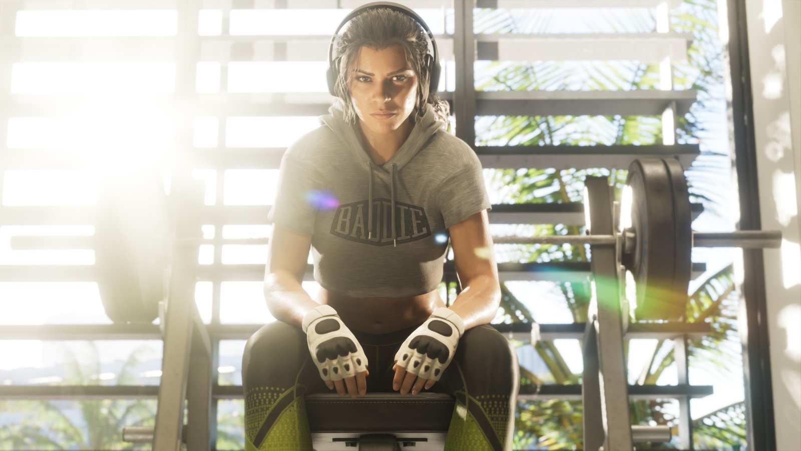 Lucia sentada em uma academia, em imagem oficial de GTA VI